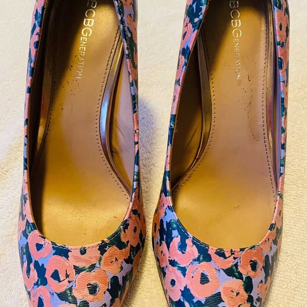 Almost Brand New Heels By BCBG  - Size 10 B - Heel Height 4 Inches - box 82 - Picture 3 of 9